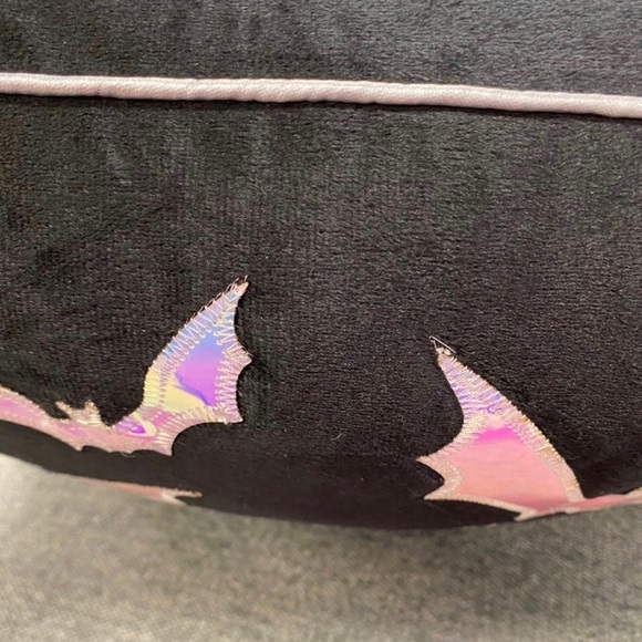 iridescent bat pillow - Picture 2 of 2